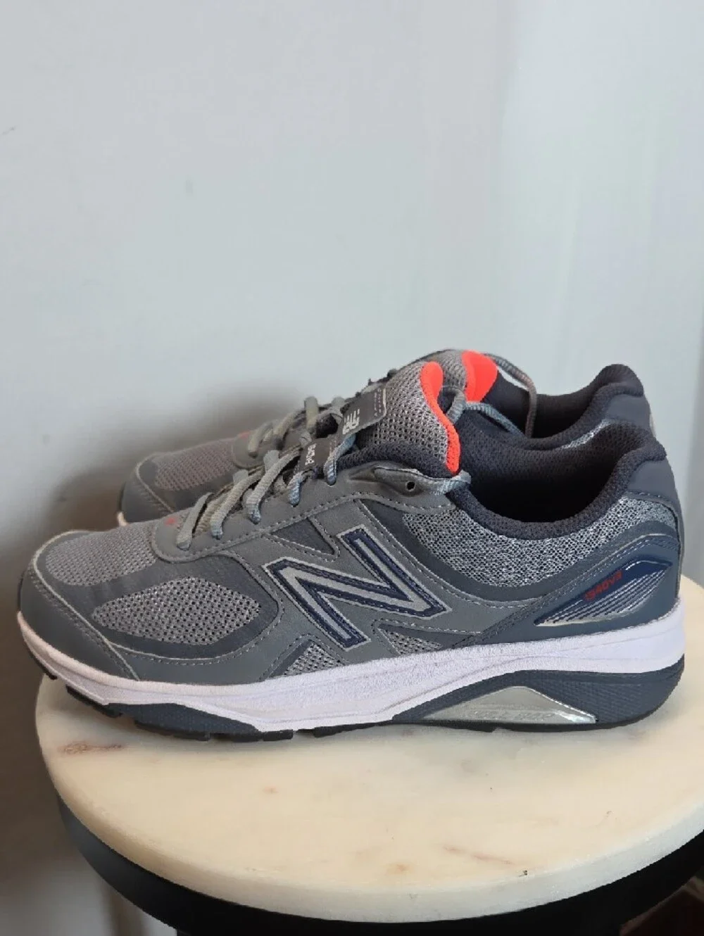 New Balance Womens 1540v3 Gray Athletic Sneakers with Coral Accent Size 7.5W